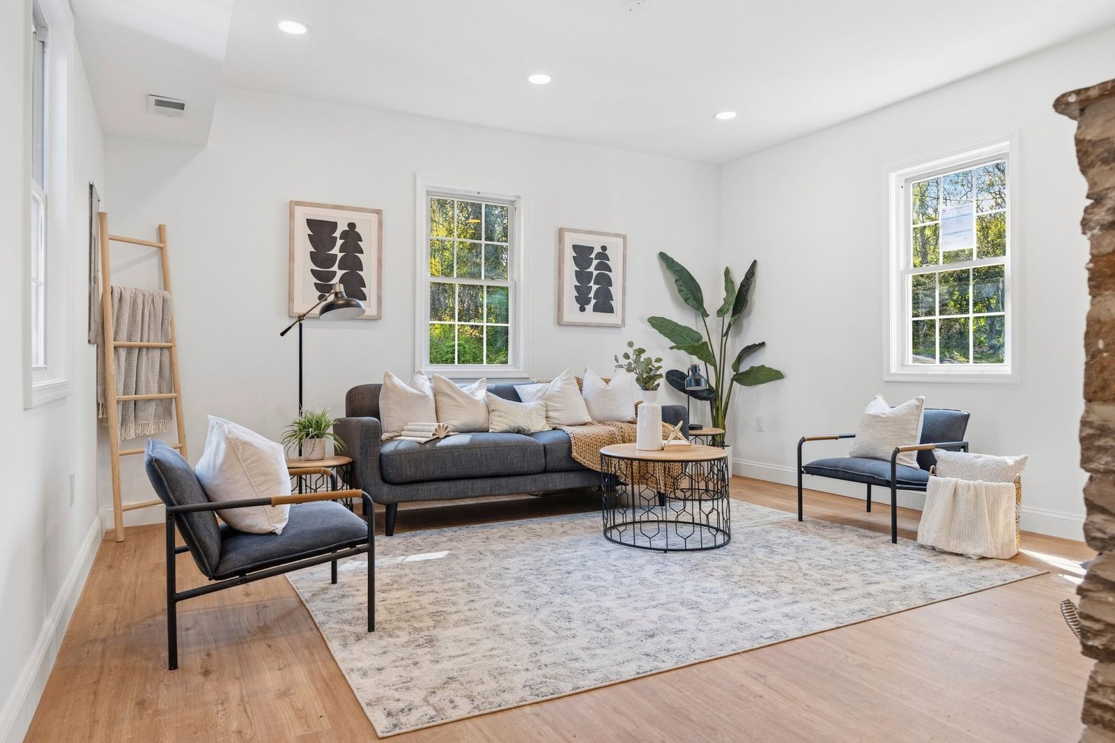 521 Brightfield Rd living room